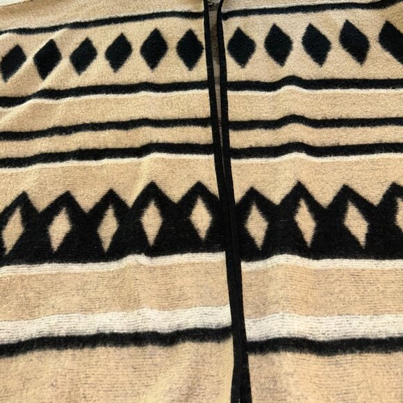 Lucky Brand Aztec Print Sweater Knit Poncho - Picture 4 of 9